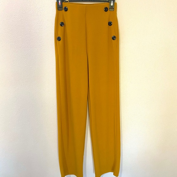 Yellow pants - Picture 1 of 3